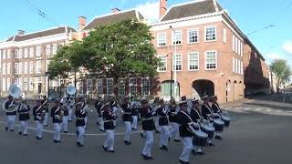 M.E.T.R.O. Scheveningen marcheert over Lange Voorhout naar Schouwburg