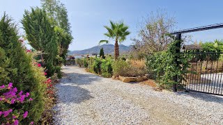 Cortijo Las Ventanas, Riogordo : Video 1 of 10 -  Main gate towards main house