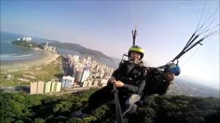 Fernanda Voando de Paraglider em São Vicente