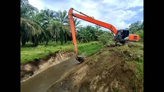 Cuci Parit Kebun Sawit