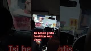 Isi bensin di sheel gratis bersihkan kaca depan #gasstation #isibensin #shorts #short #shortvideo