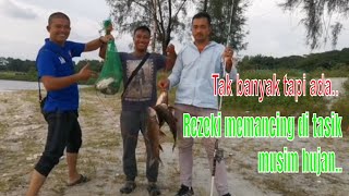 Rezeki mancing tasik di musim hujan/tak banyak tapi ada...