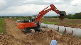 HITACHI ZX350LCN-7 and ZX210LCN-7 working on a pipeline part 3 - San Giovanni al Natisone, Italy