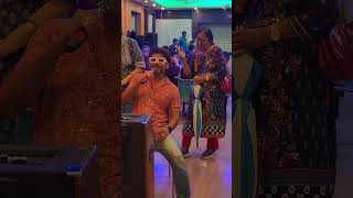 Karaoke time - Pukarta chala hun main...