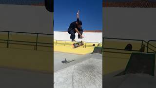 Felipe Oliveira manobrando na Pista de Piraquara/PR. @campeonatosdeskate