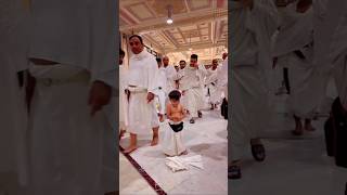 Cute kid praying namaaz in kaaba beautiful moment #cutebaby #hajjlive #haramsharif