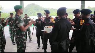 Batalyon A Pelopor Sat Brimob Polda Papua berikan ucapan Selamat Ulang Tahun kepada Denzipur Waena