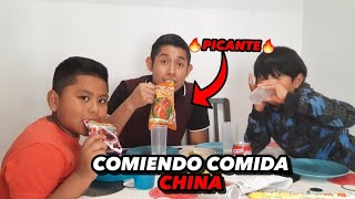 probando comida chiná reaccionando a la comida chiná.