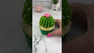 Experimenting with piping tips 🌵🌸🧁 #cupcake #cakedbyrach #cakeart #dessert ##cakedbyrach #shorts