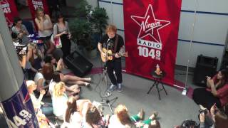 Ed Sheeran performs "No Diggity - Thrift Shop" live and unplugged - June 26, 2013