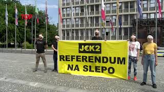 (V ŽIVO) Protest proti referendumu o JEK2