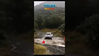 No off-road raiz pode raspar, mas perder o parachoques não!🤣 #Shorts #suv