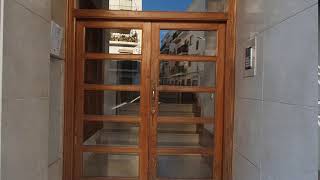 Altea. Puerta típica de conjunto de apartamentos