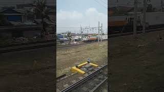 KERETA BARANG PENUH MUATAN