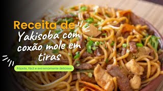 Yakisoba com coxão mole em tiras prato oriental delicioso