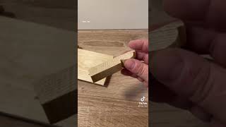 bricomacgyver astuce tikttok ( comment poser plinthes dans l'angle)