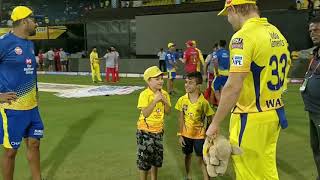 Ms dhoni play with child