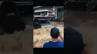 INNOVA CRYSTA IN FLOOD