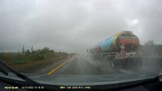 駕駛2023凱美瑞在亞利桑那州的雨霧中。Driving my Camry on I-17 North & South in rainy and foggy weather, Arizona.