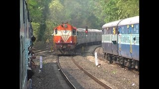 Mangala Exp crossing Mandovi Express @ Sangameshwar Rd