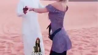 شاب سعودي يرقص مع اجنبية في مدائن صالح الاثرية / Saudi young man dancing with a foreigner