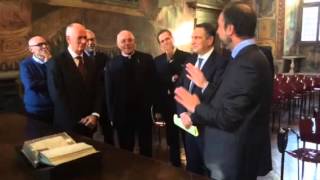 21/12/2015 Prefetto Gabrielli firma la pergamena Liber Fraternitatis