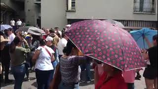 Protestan los maestros frente a la Alcaldía de Villavicencio