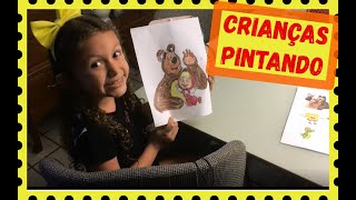 Crianças pintando com alegria: Masha e o Urso, Peppa Pig, Pocoyo, Pica Pau, Bob Esponja e Lol