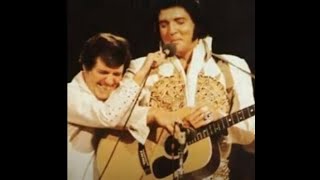 Elvis e Charlie Hodge "I will be home again" (com legendas)