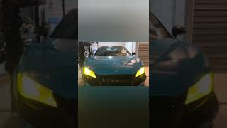 Low Audi R8 almost rip off front lip. Xe Audi R8 thấp quá.