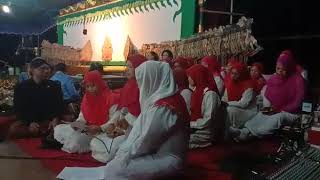 Ibu PKK Candi Winangun, Lagu prau layar