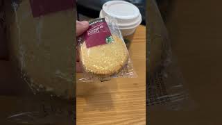 Starbucks coffee and shortbread biscuits #starbucks #coffee #breadsnacks #cappuccino #milk #ouch