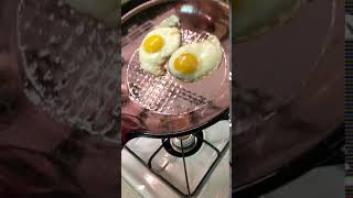 Corning VISIONS In Action! Frying Eggs In Cranberry 9" Skillet