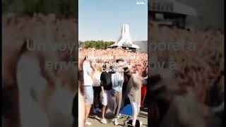 Le voyageur temporel envoie "BABABOY" à Coachella et détruit son même (trend ref)