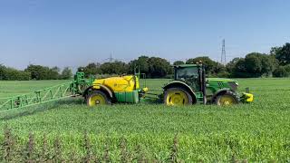 John Deere 6150R & 732 Trailed Sprayer in Oats