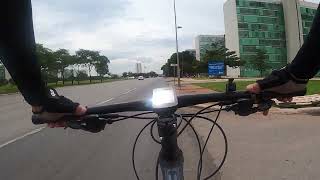 Passando de bike pela Esplanada dos Ministérios - Brasília