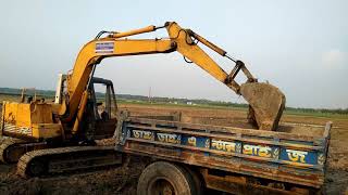 Excvatr SUMITOMO S160 | Mahindra is filling the soil from the field of cultivation| caterpillar boy