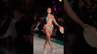 Virginia Walking for Badi Swimwear      .....#miamiswimweekshows #modelwalk #miamiswimweek