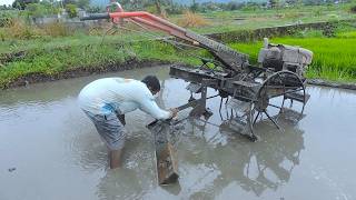 Quick G1000 Tractor Making Circle Move To Landscaping Mud Surface Field