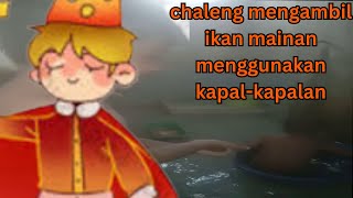 chaleng mengambil mainan ikan menggunakan kapal-kapalan