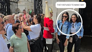 Rude Tourists IGNORE "MAKE WAY FOR THE KING'S LIFE GUARD!" at Horse Guards in London