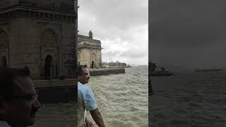 क्या समंदर की लहरे और मौसम का मिजाज कुछ कह रहा है ? #travel #gatewayofindia #mumbaihaimerijaan