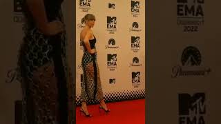 #taylorswift looks STUNNING at #MTVEMAs #EMAs . #shorts #trending  #viral  #hollywood #celebrity