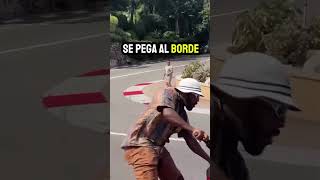 La habilidad de un ciclista profesional con una bicicleta de alquiler 😂😂