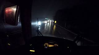 Chuva a noite na estrada vamos devagar e sempre