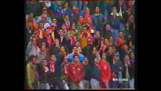 Bari - Genoa 1991/1992 - ultras Bari - coro goliardico contro Matarrese - curva nord in azione