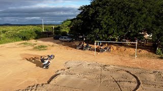 FILMEI HOMEM EMPINANDO MOTO COM O DRONE DJI MINE 2 SE