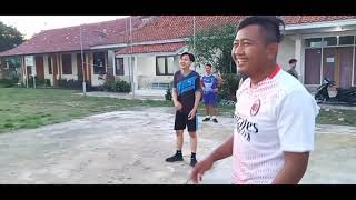 ALHAMDULILLAH ANAK-ANAK SENENG DAPET SUMBANGAN BOLA VOLLY DARI AA RAMA