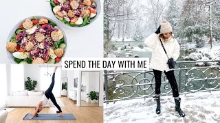 A RELAXED DAY IN THE LIFE VLOG | Snow Day, Mindset Shifts & Food | Annie Jaffrey