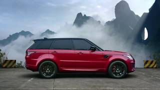 Range Rover забрался на гору Тяньмэнь в Китае